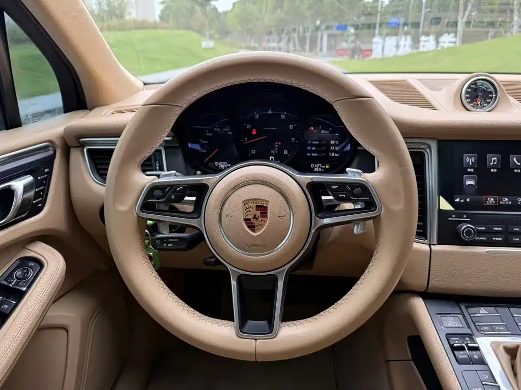 Porsche Macan — миниатюра 11