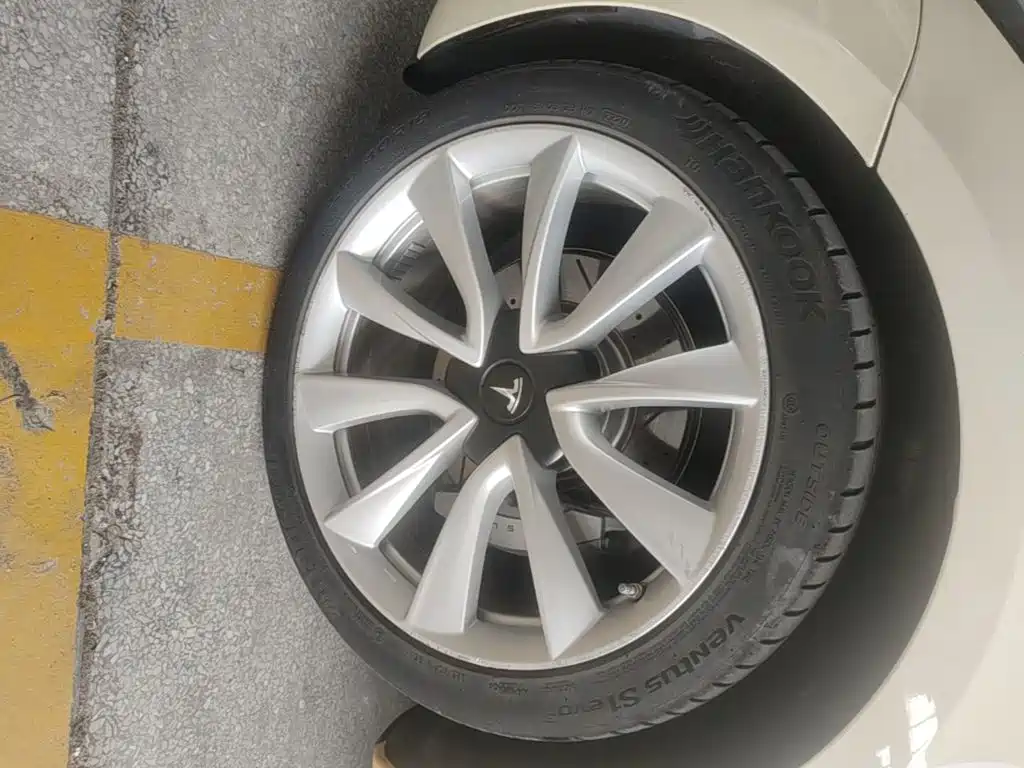 Tesla Model 3 — миниатюра 23