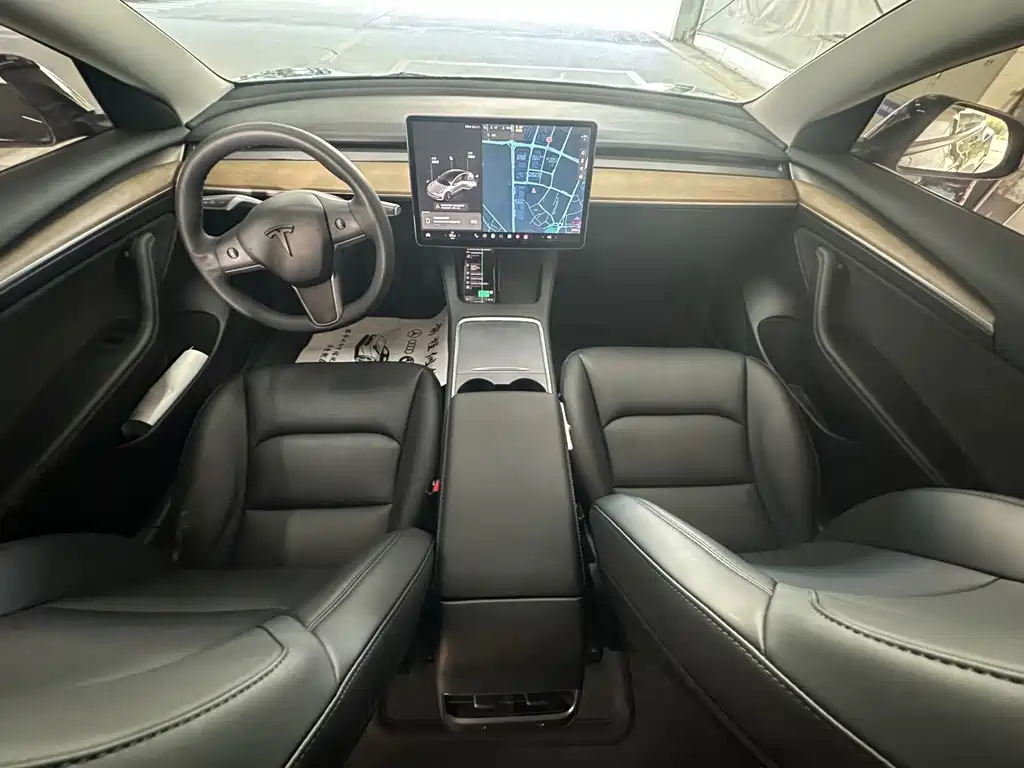 Tesla Model 3 — миниатюра 6