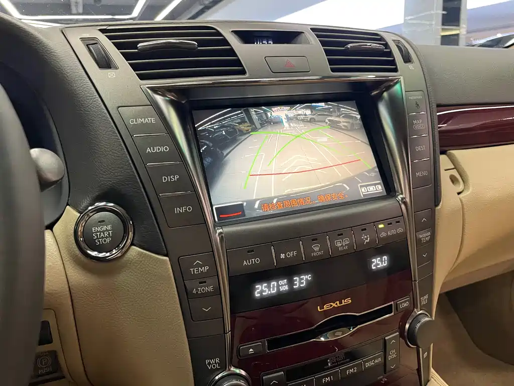 Lexus LS — миниатюра 18