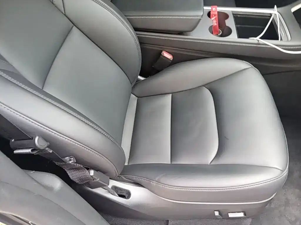 Tesla Model Y — миниатюра 25