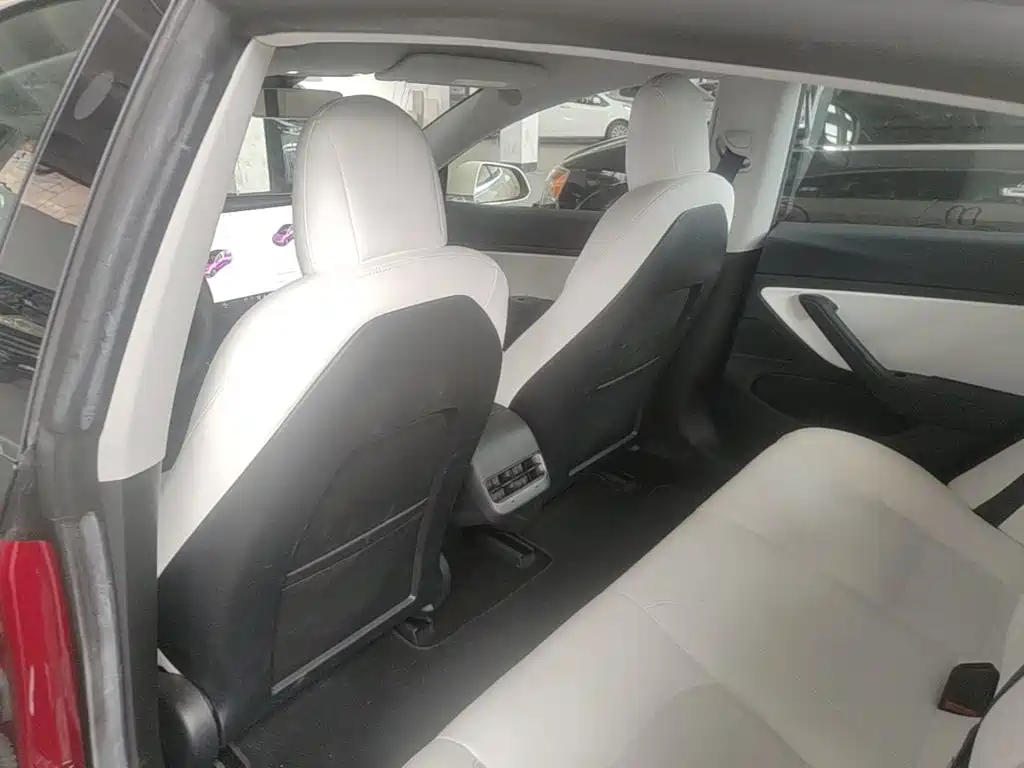Tesla Model 3 — миниатюра 15