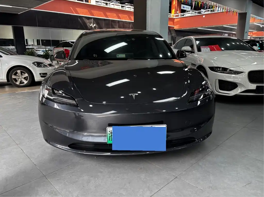 Tesla Model 3 — миниатюра 2