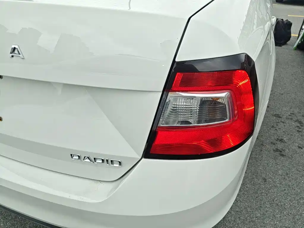Skoda Rapid — миниатюра 8