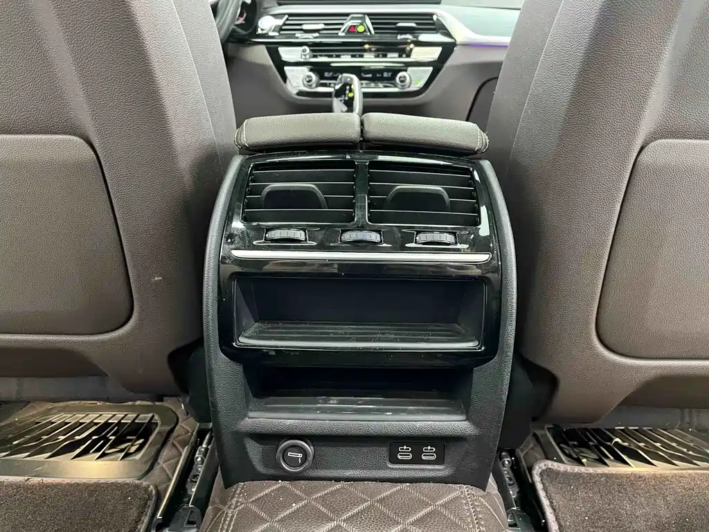 BMW 5 Series — миниатюра 14