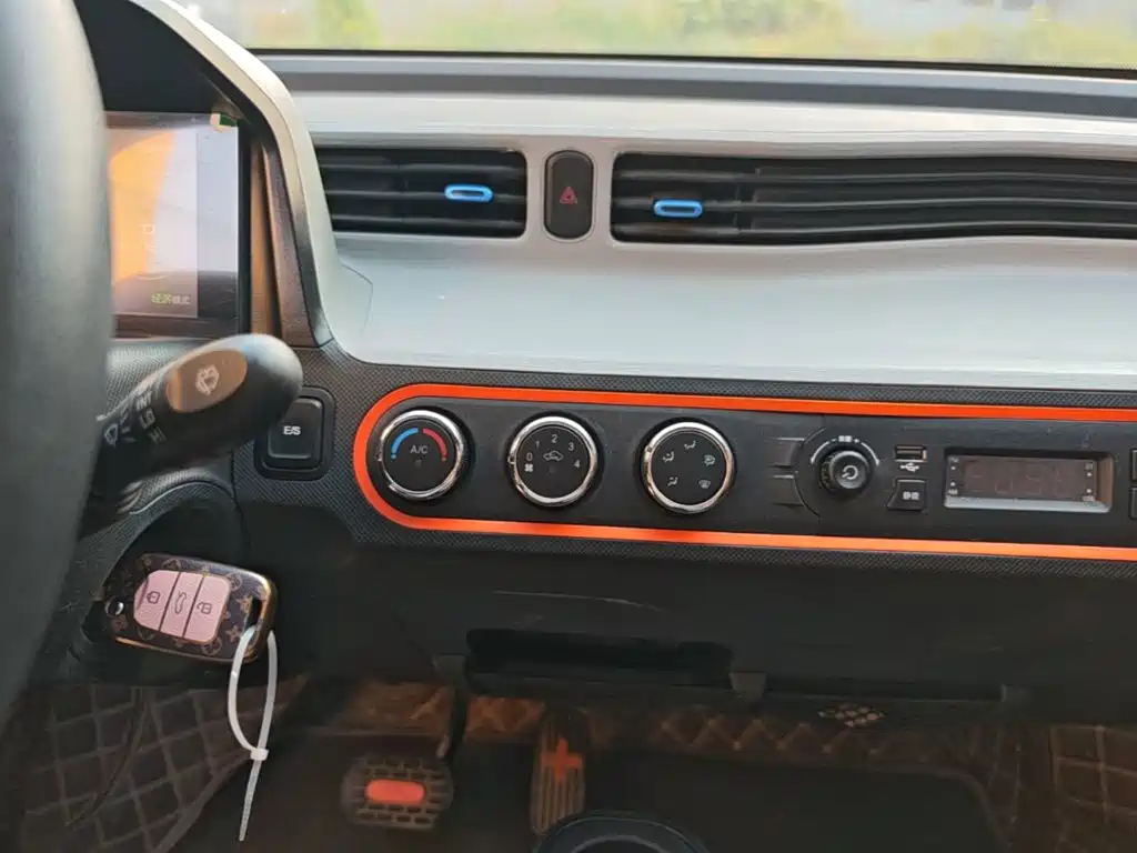 Wuling MINIEV — миниатюра 13