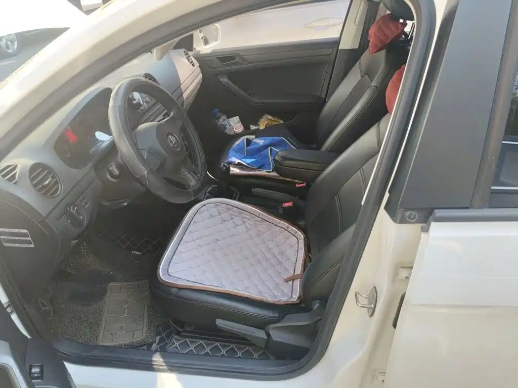 Volkswagen Jetta — миниатюра 18