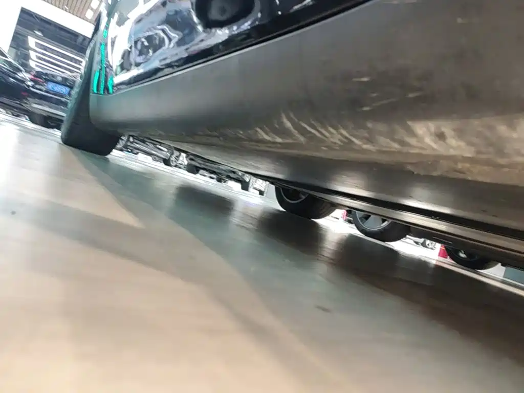 Tesla Model Y — миниатюра 21