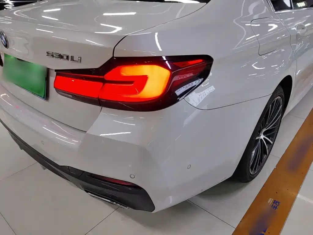 BMW 5 Series — миниатюра 8