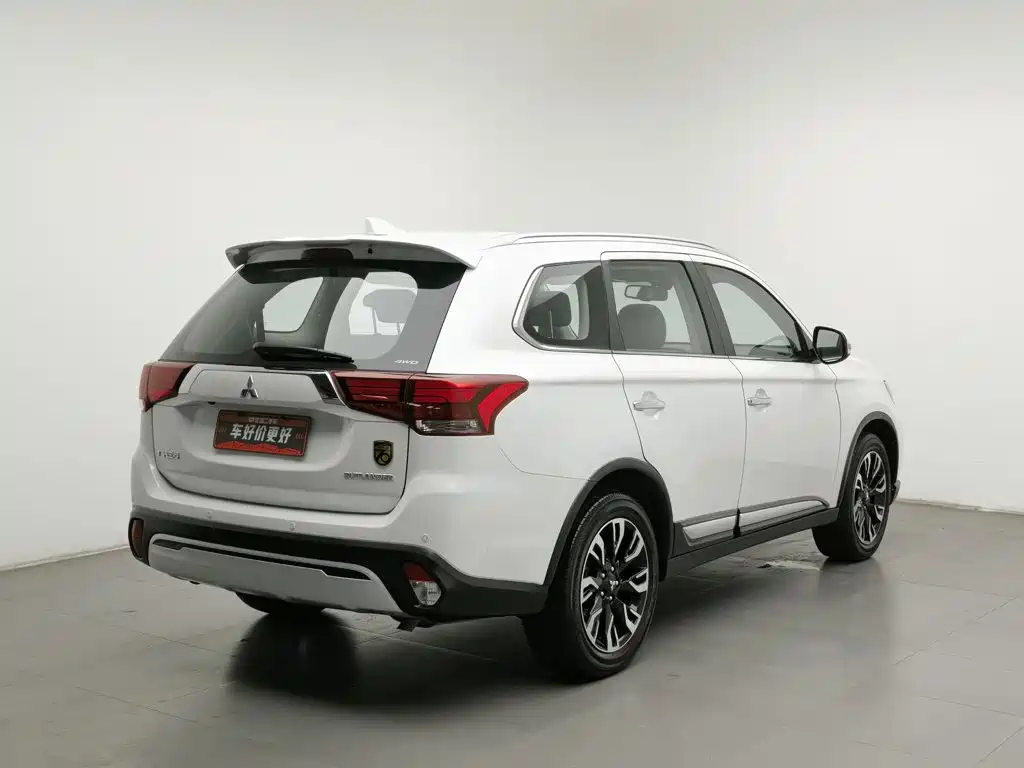 Mitsubishi Outlander — миниатюра 2
