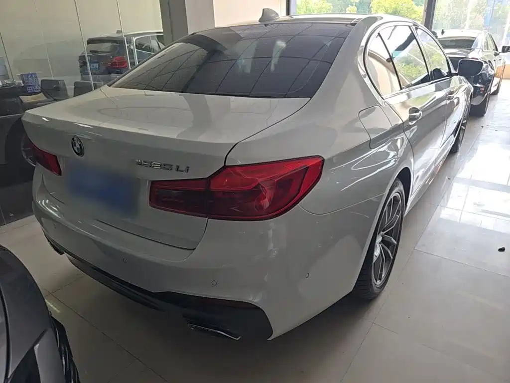 BMW 5 Series — миниатюра 7