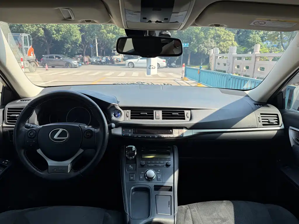Lexus CT — миниатюра 6