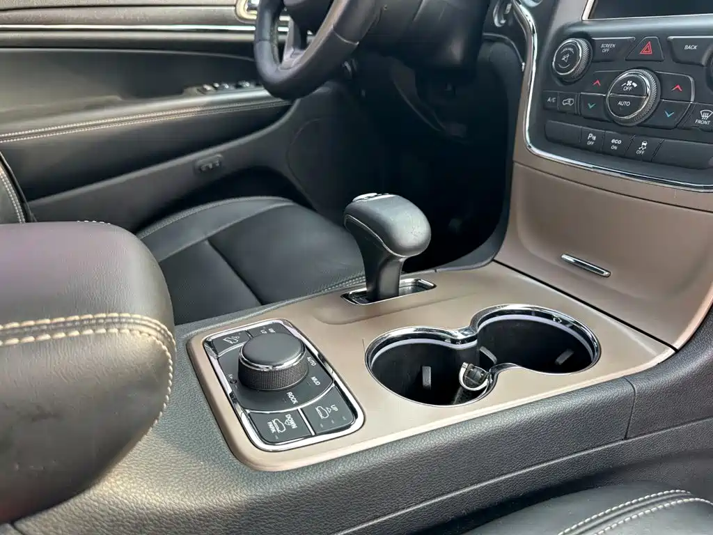 Jeep Grand Cherokee (Import) — миниатюра 19