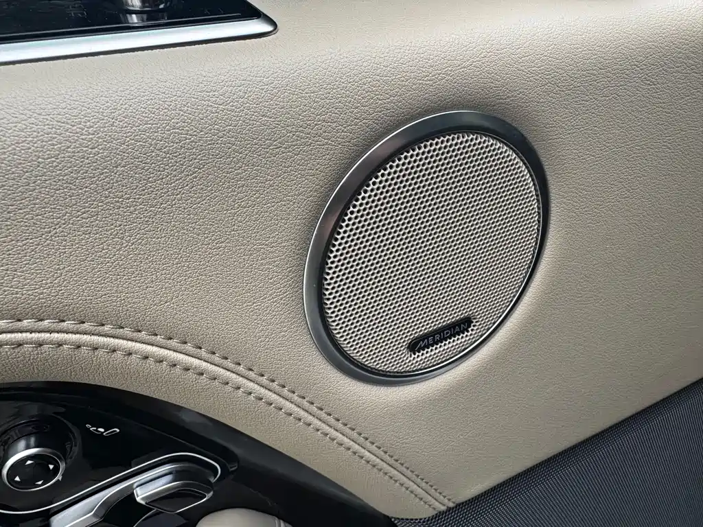 Land Rover Range Rover — миниатюра 10
