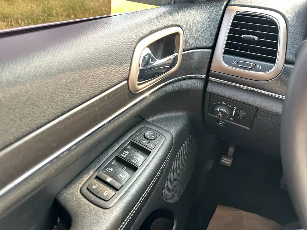 Jeep Grand Cherokee (Import) — миниатюра 25