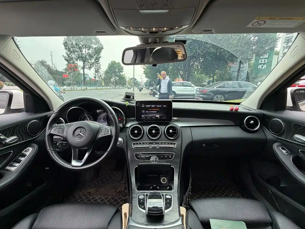 Mercedes-Benz C-Class — миниатюра 13