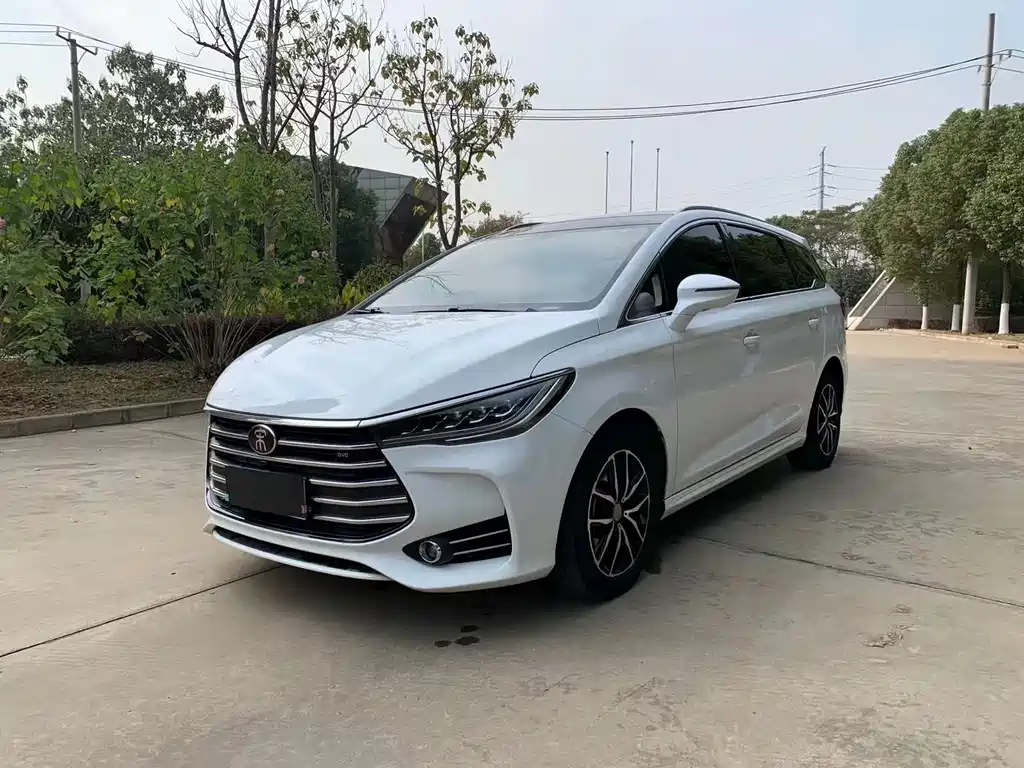 BYD MAX