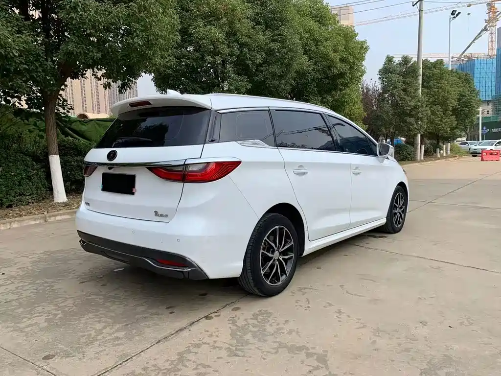 BYD MAX — миниатюра 7