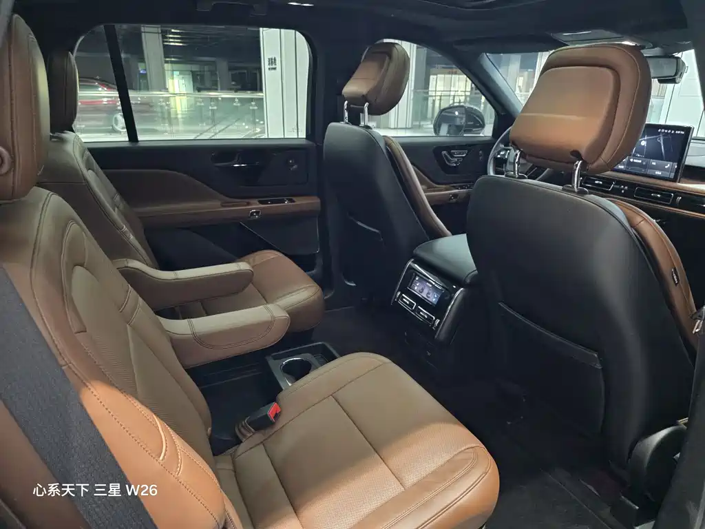 Lincoln Aviator — миниатюра 17