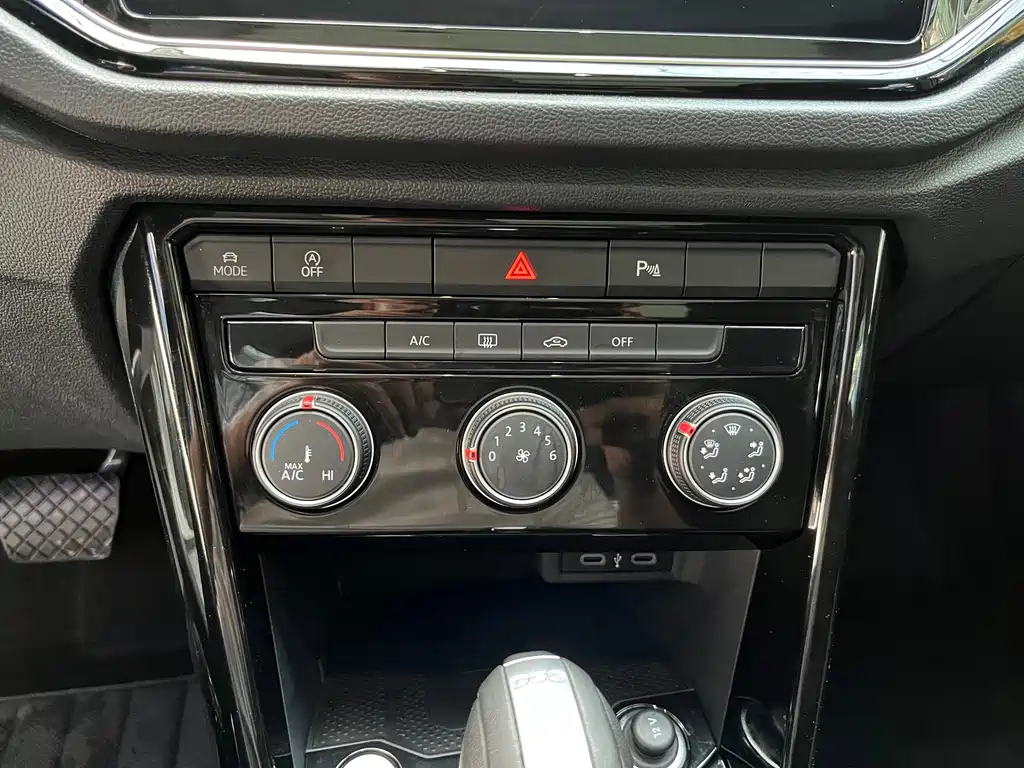 Volkswagen T-Roc — миниатюра 15