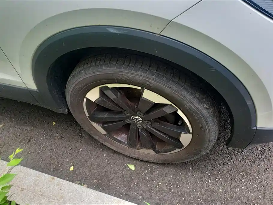 Volkswagen Tacqua 2021 1.5L AT Smart Connect