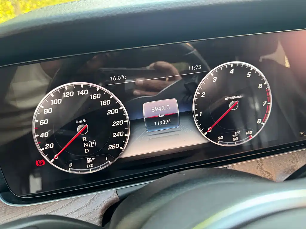 Mercedes-Benz E-Class — миниатюра 3