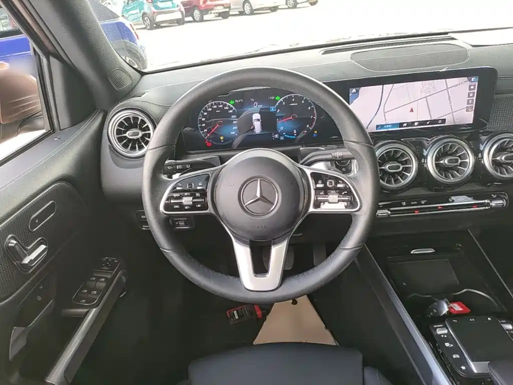 Mercedes-Benz GLB — миниатюра 11