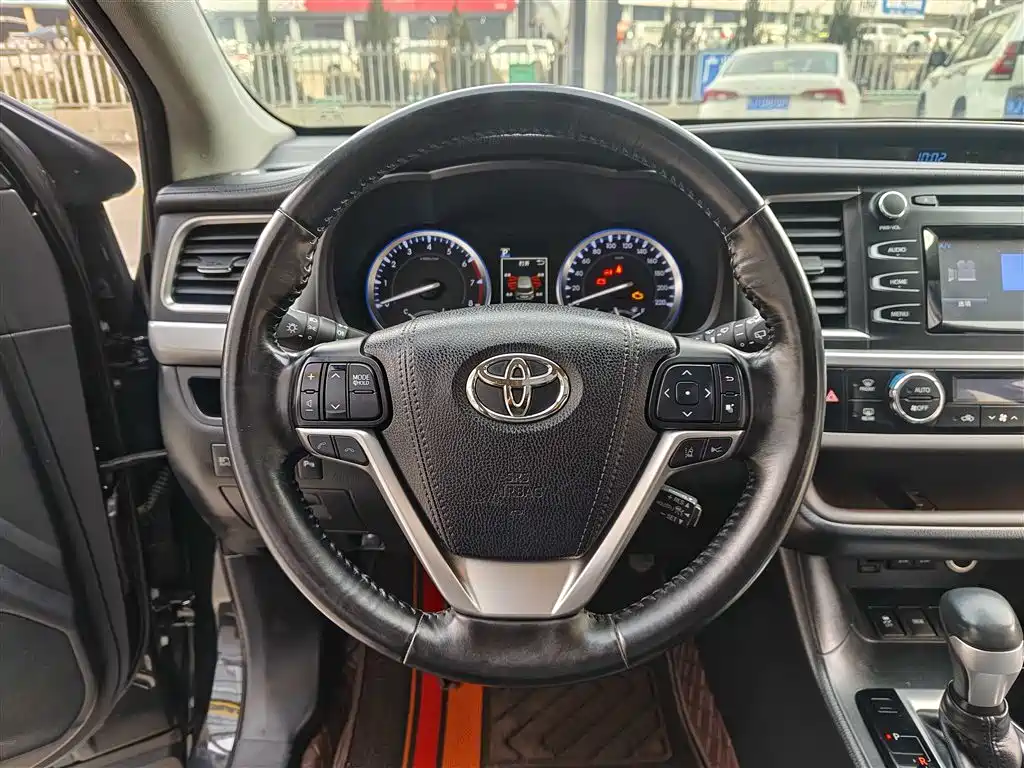 TOYOTA HIGHLANDER