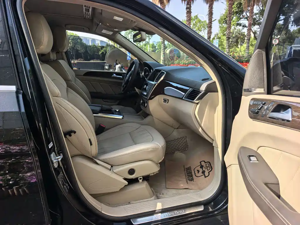 Mercedes-Benz GL-Class — миниатюра 10