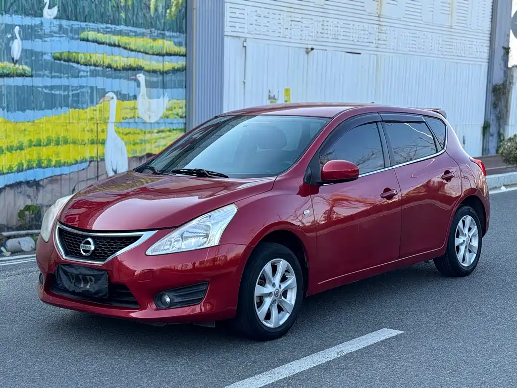 Nissan Tiida 2015