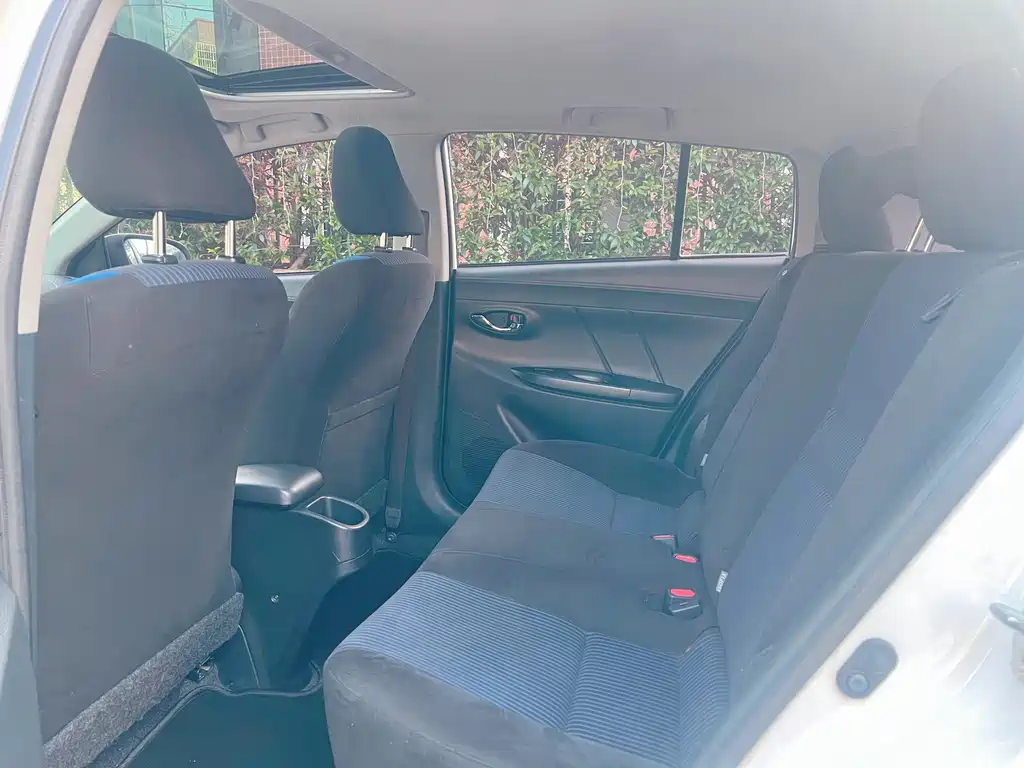 Toyota Yaris L — миниатюра 8