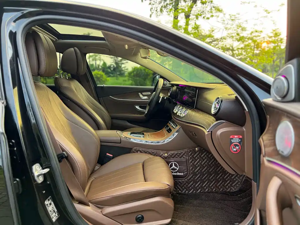 Mercedes-Benz E-Class — миниатюра 11