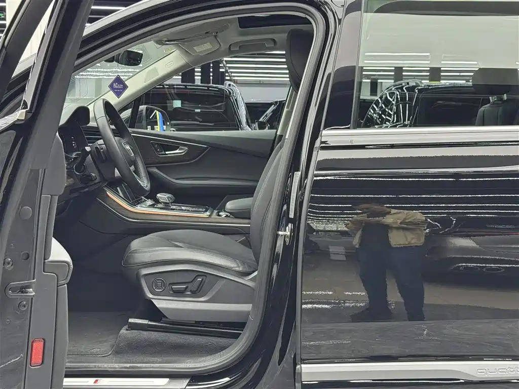 Audi Q7 2023 55 TFSI quattro S line Sport