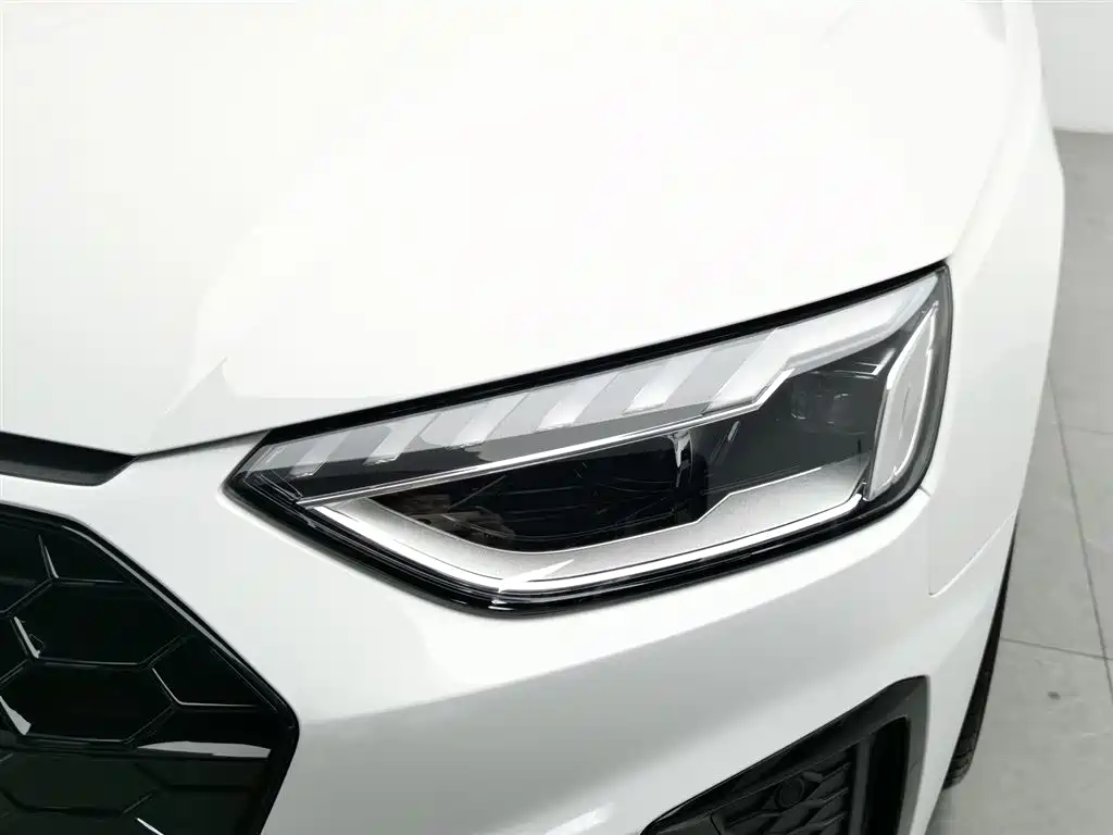 Audi A4L 2023 40 TFSI Luxury