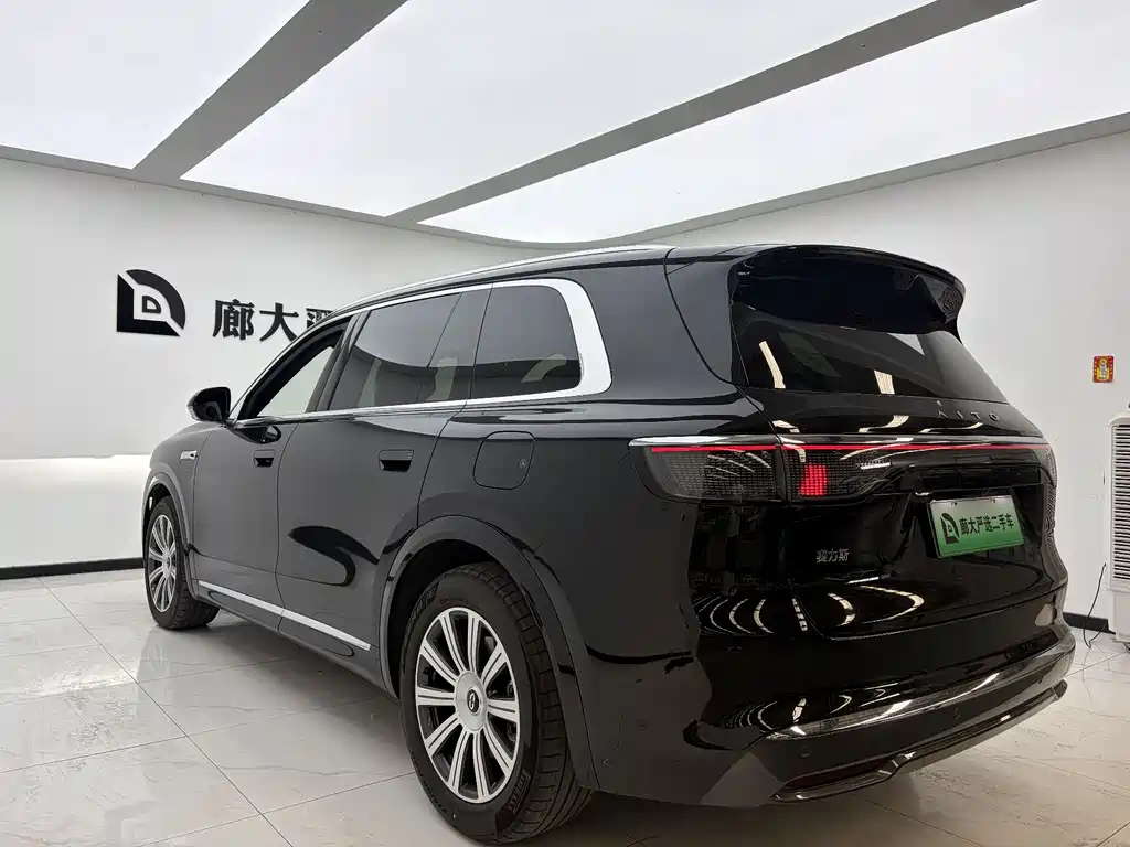 Aito M8 2025 Max+ 53.4kWh 5 мест (192 ）