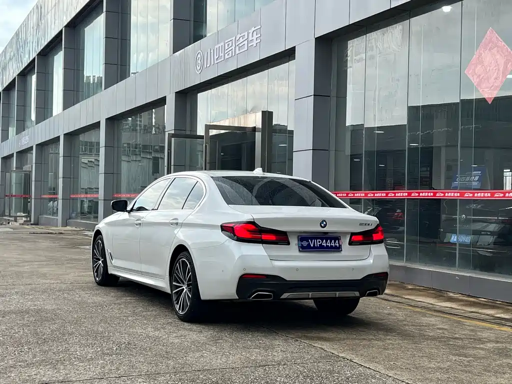 BMW 5 Series — миниатюра 4