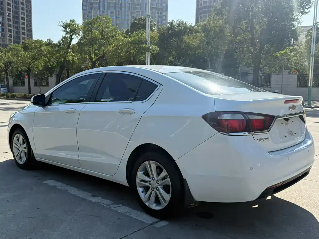 CHEVROLET CRUZE