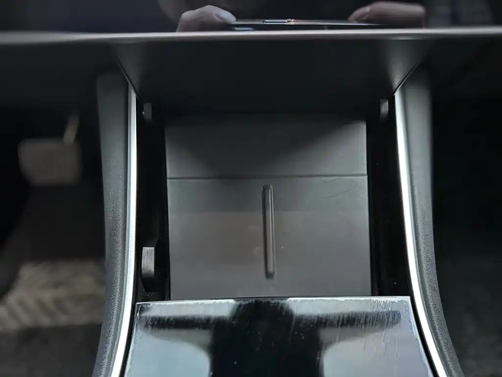 Tesla Model 3 — миниатюра 8