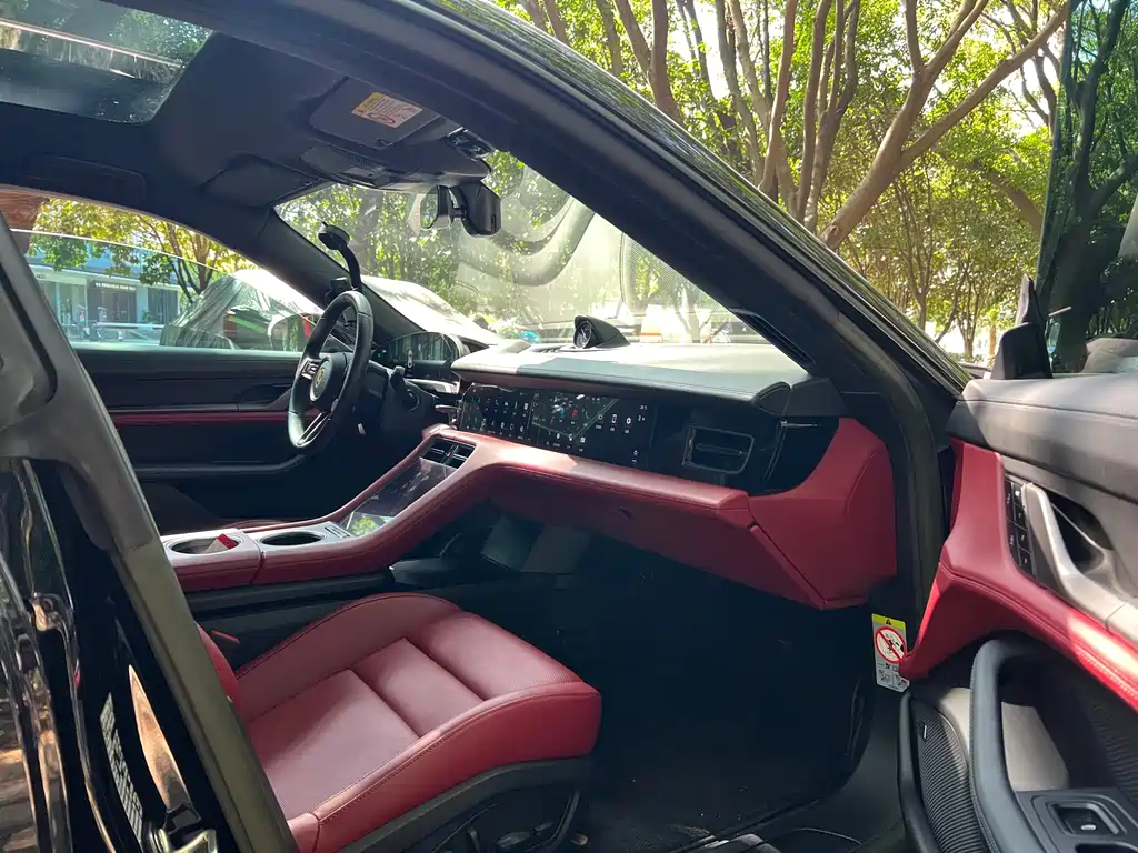 Porsche Taycan — миниатюра 3