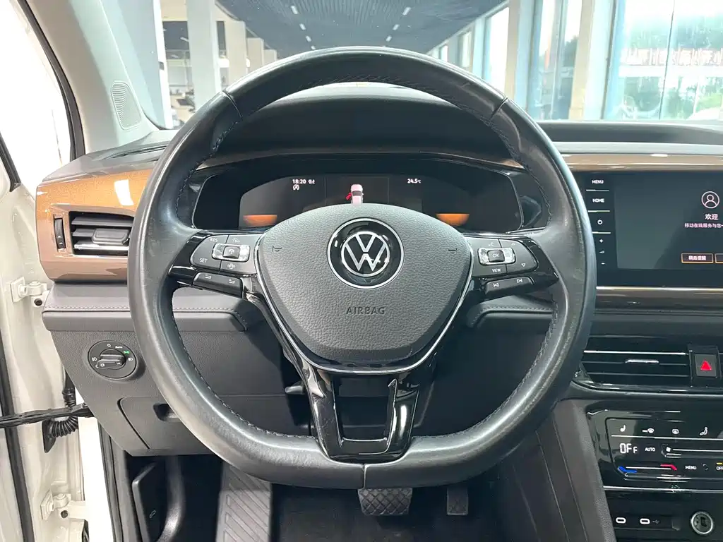 Volkswagen Tharu 2022 280TSI Luxury