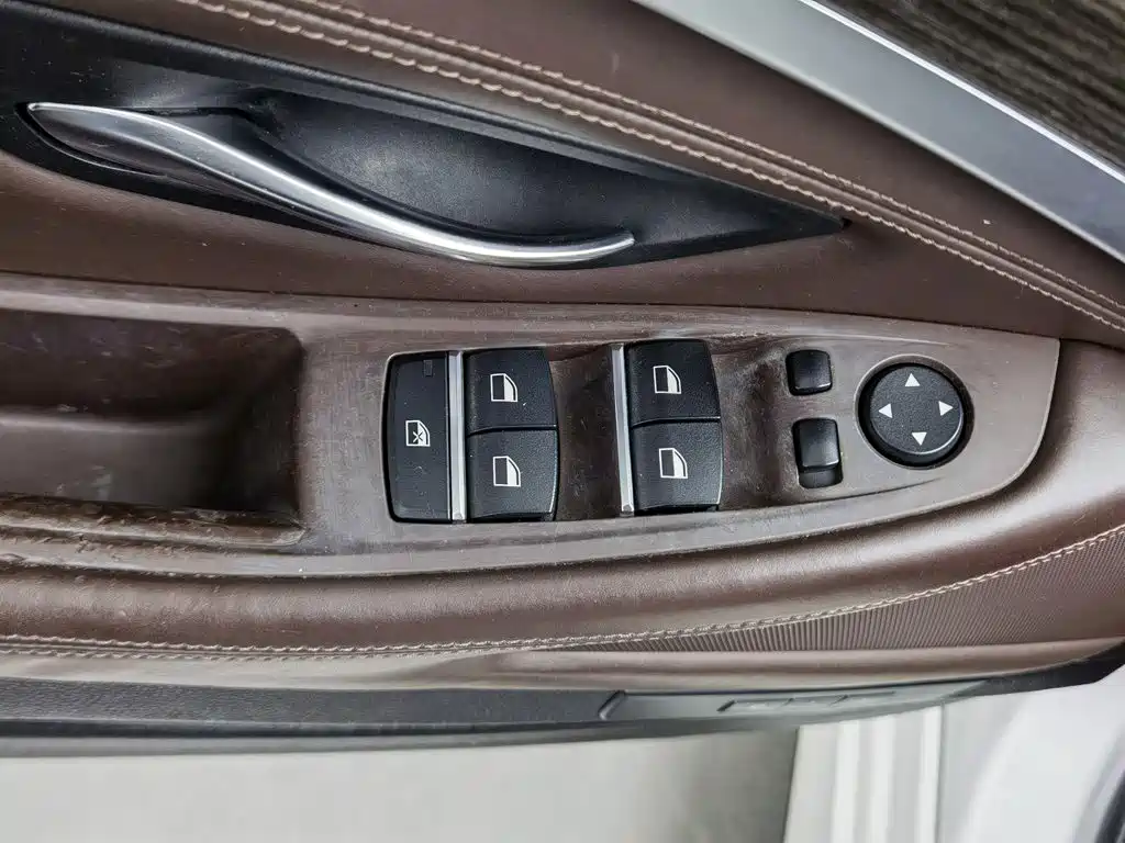 BMW 5 Series — миниатюра 9