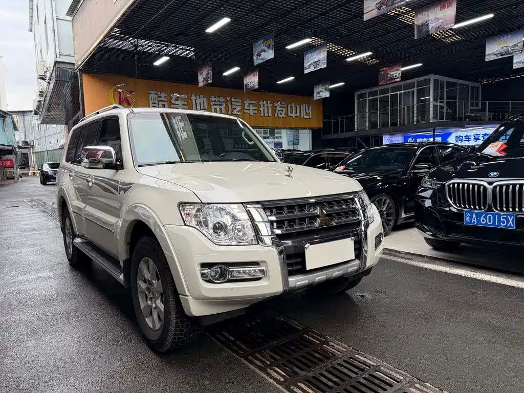 Mitsubishi Pajero (Import) — миниатюра 3