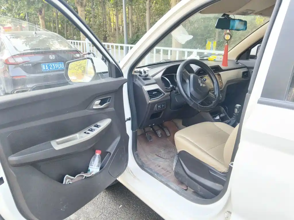 Wuling Hongguang — миниатюра 17