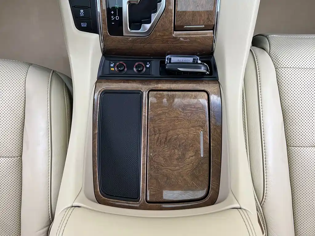 Toyota Alphard — миниатюра 32