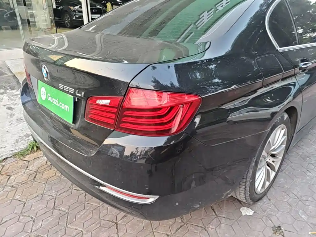 BMW 5 Series — миниатюра 8