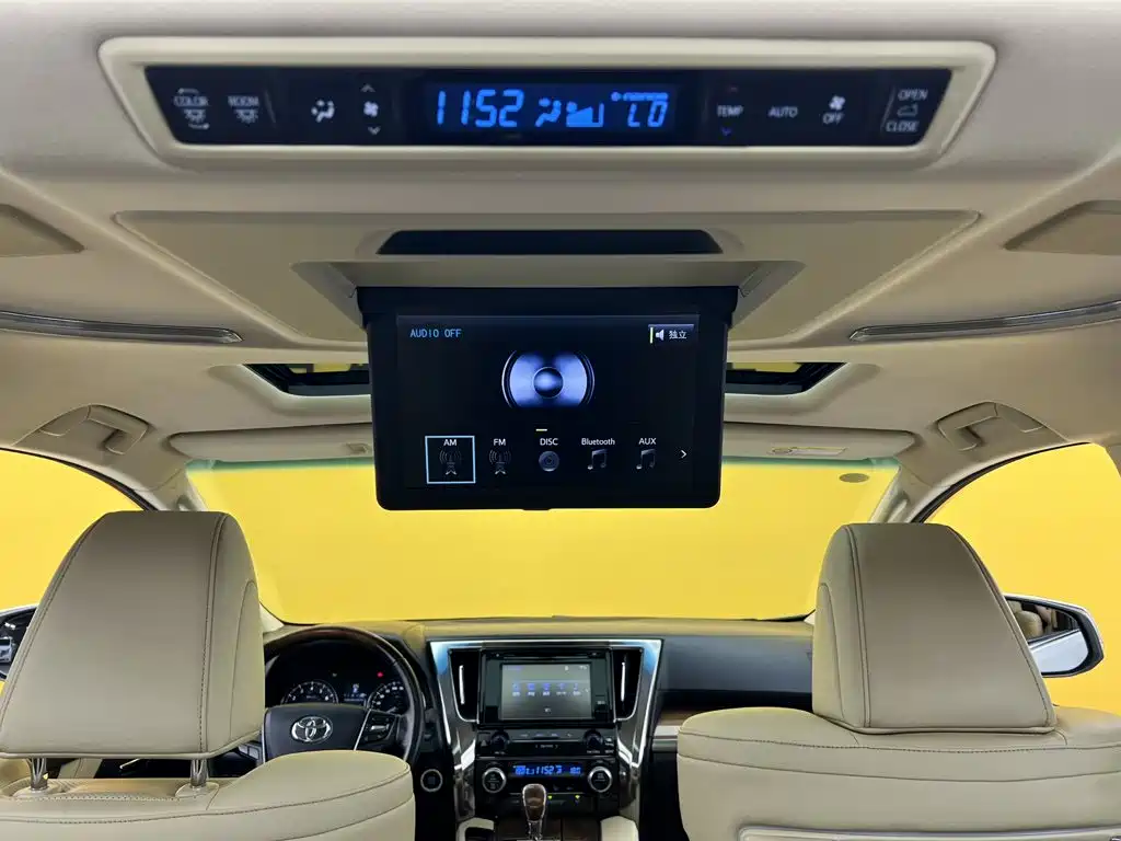 Toyota Alphard — миниатюра 12