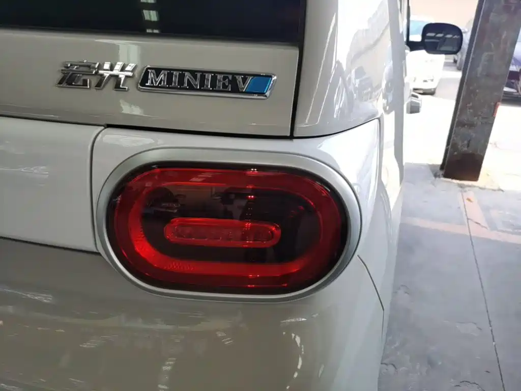 Wuling MINIEV — миниатюра 8