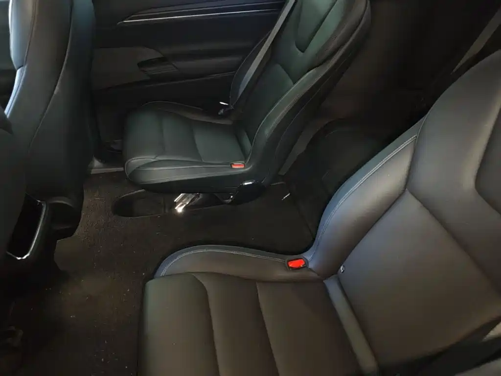 Tesla Model X — миниатюра 17