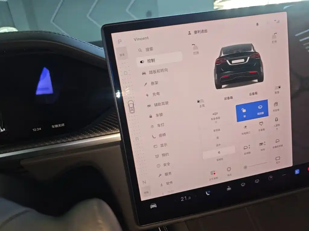 Tesla Model X — миниатюра 14