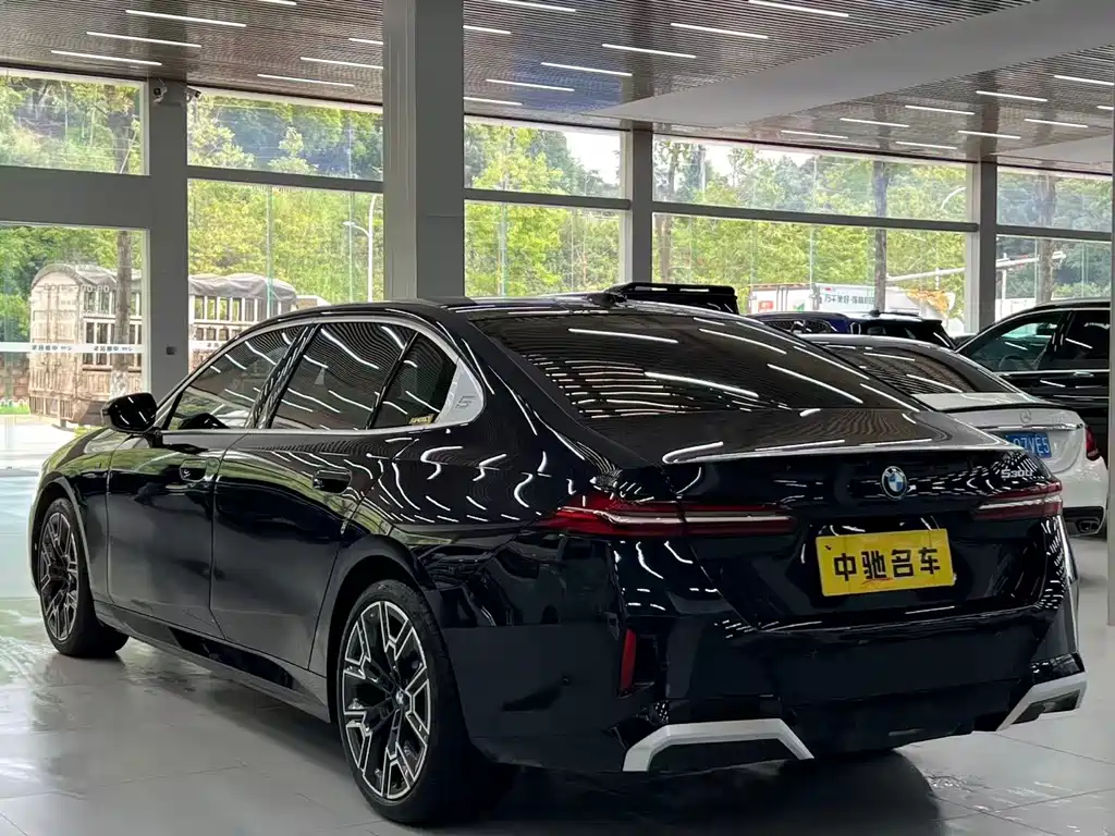 BMW 5 Series — миниатюра 7